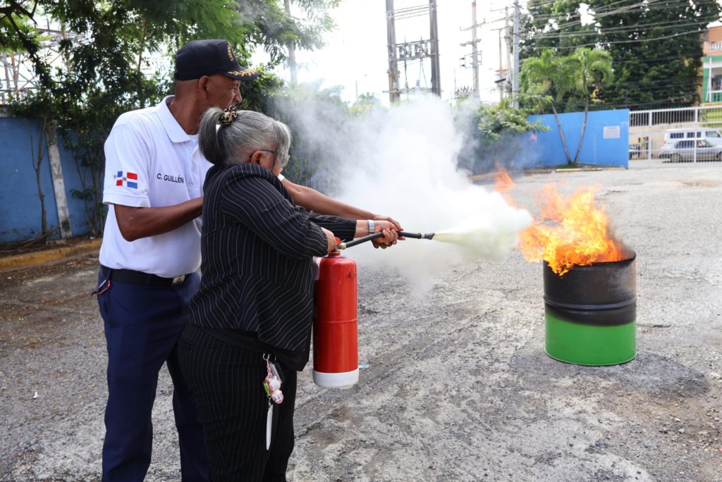 Clínica Profamilia realiza capacitación prevención contra incendios