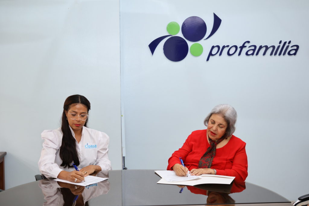 Profamilia y CIPESA firman acuerdo para realizar la quinta edición del Premio Periodístico Nacional en Salud Raphy Durán